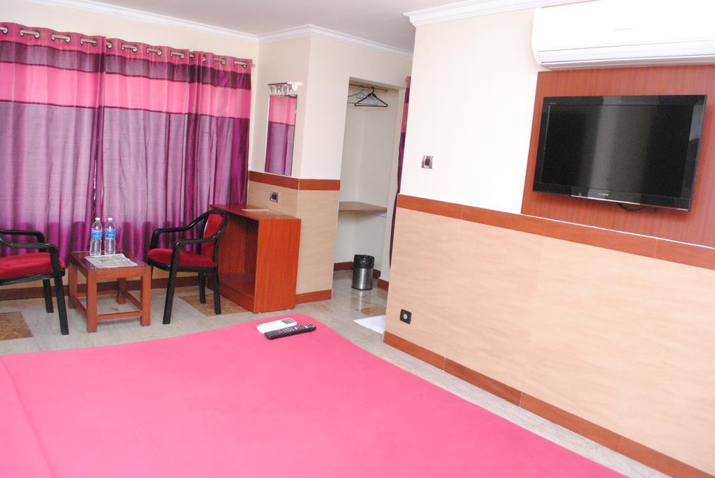 Hotel Everest Park Residencia Tiruchirappalli Habitación foto