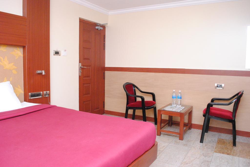 Hotel Everest Park Residencia Tiruchirappalli Habitación foto